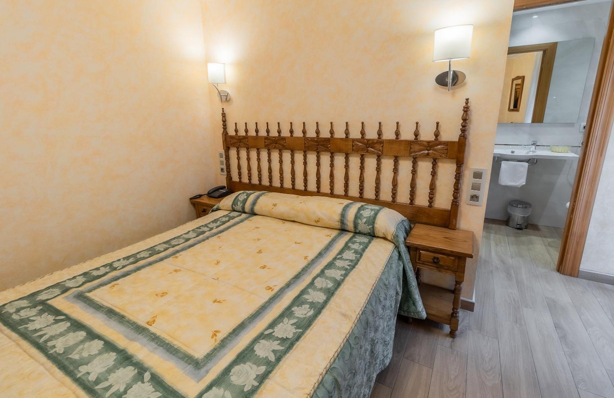Hostal סנטו דומינגו דה סילוס מראה חיצוני תמונה