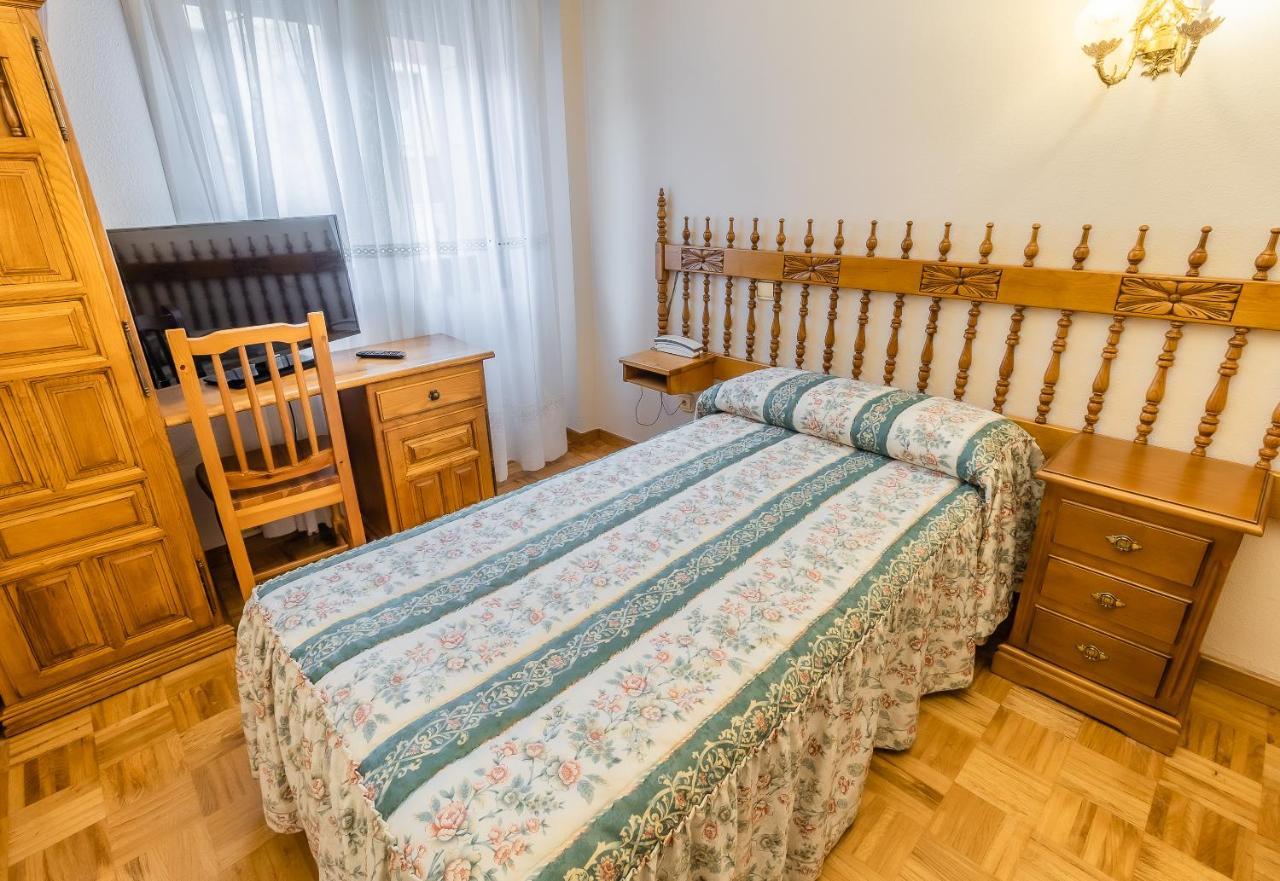 Hostal סנטו דומינגו דה סילוס מראה חיצוני תמונה