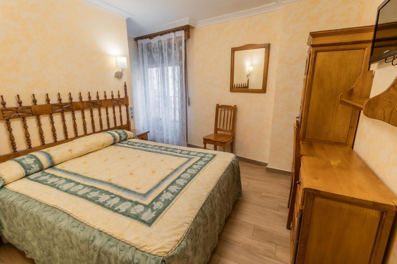 Hostal סנטו דומינגו דה סילוס מראה חיצוני תמונה